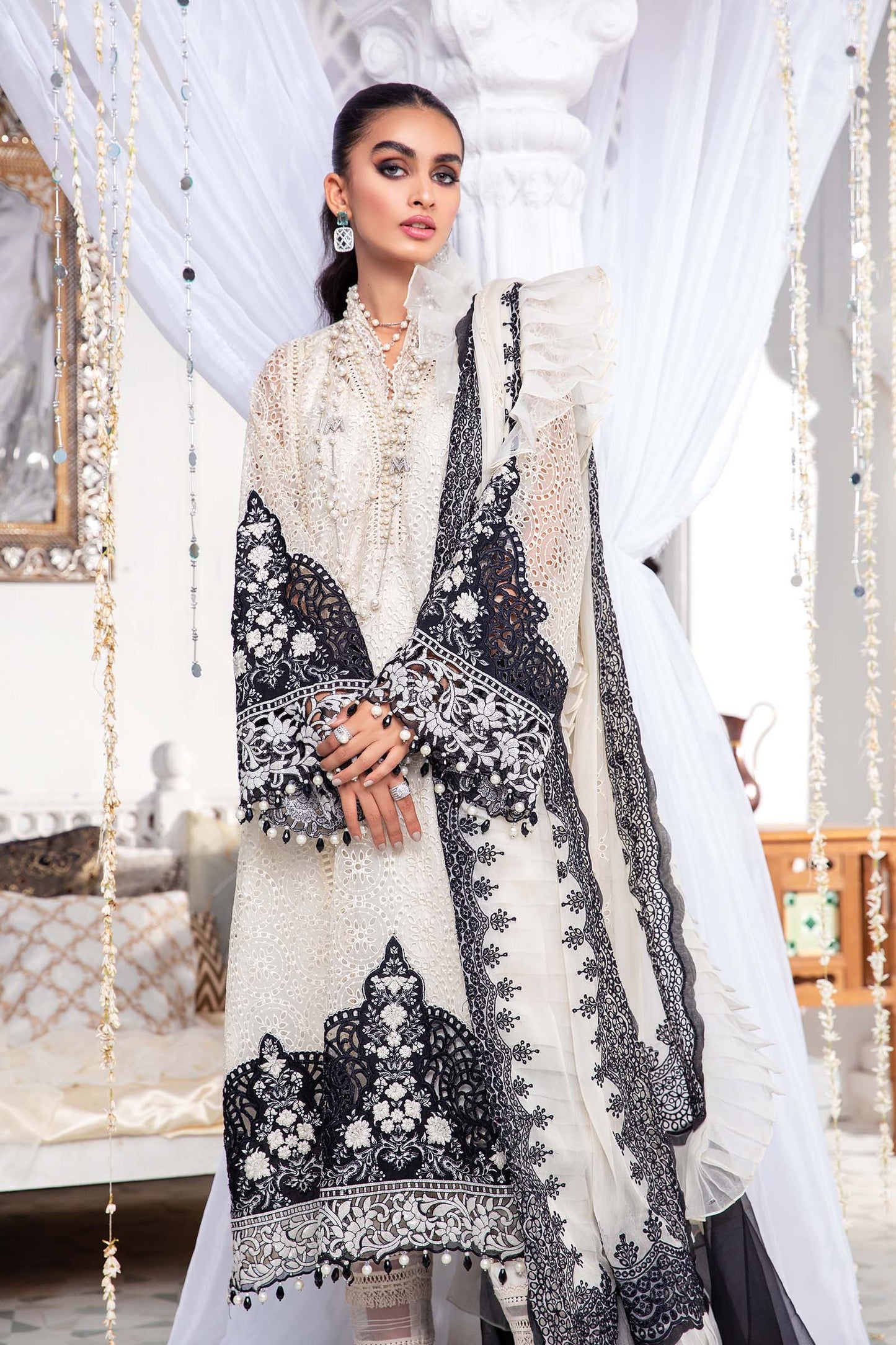 EL-22-05-Off White and Black - Heer Rang